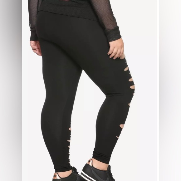 NWOT Freddy Kruegar Nightmare on Elm St Slashed Leggings - Picture 8 of 9